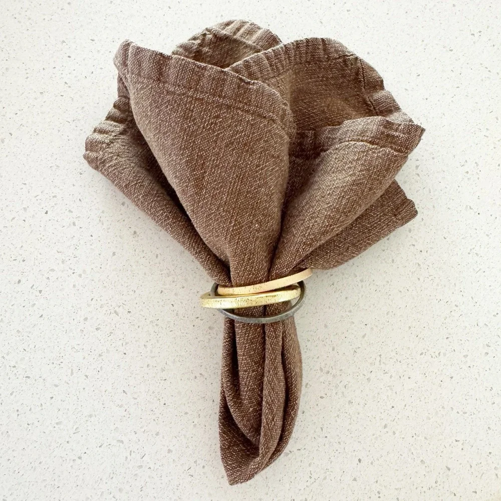 Set Of 8 Tri Colored Interlocking Napkin Rings Contemporary Mixed Metals
